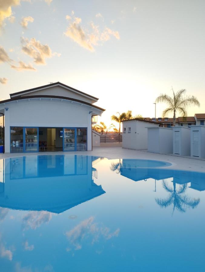Icaro Residence Apartments With A Beautiful Pool Sant'Agata di Militello Exterior photo