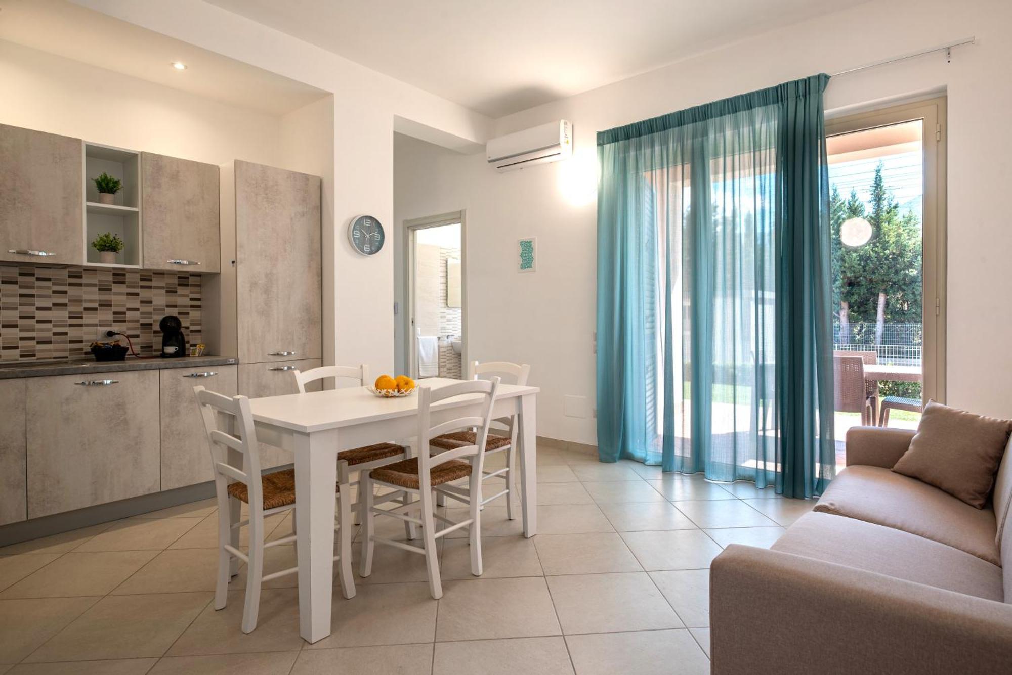 Icaro Residence Apartments With A Beautiful Pool Sant'Agata di Militello Exterior photo