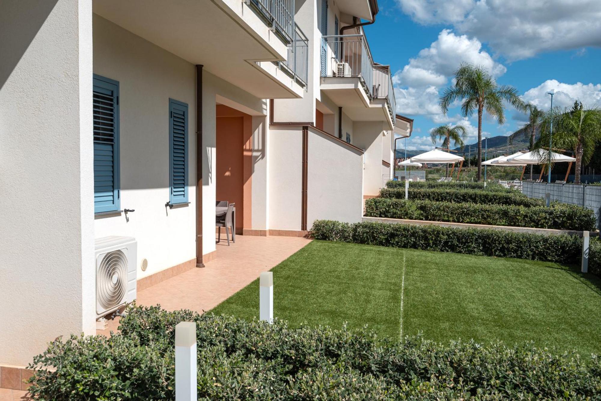 Icaro Residence Apartments With A Beautiful Pool Sant'Agata di Militello Exterior photo