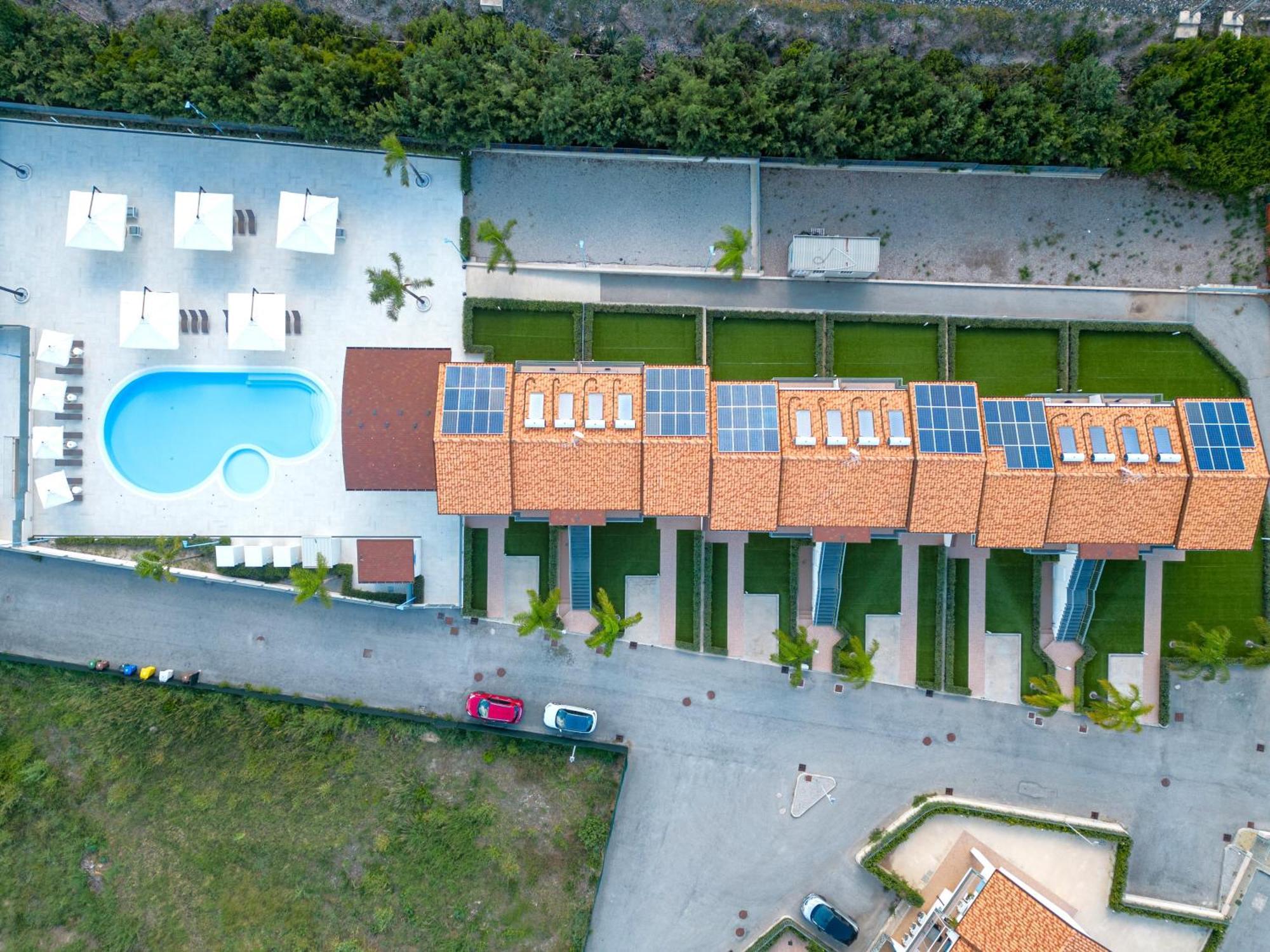 Icaro Residence Apartments With A Beautiful Pool Sant'Agata di Militello Exterior photo