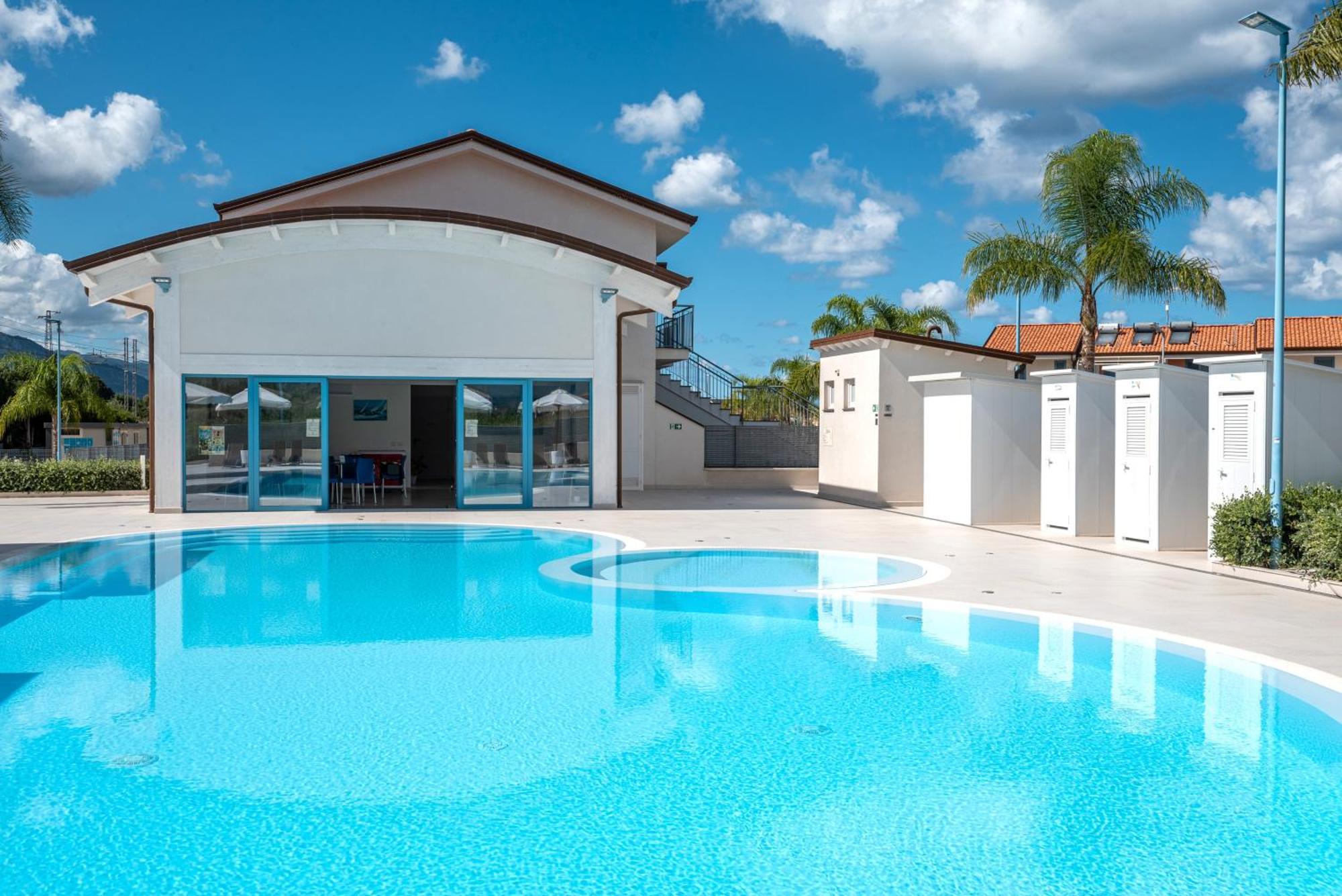 Icaro Residence Apartments With A Beautiful Pool Sant'Agata di Militello Exterior photo