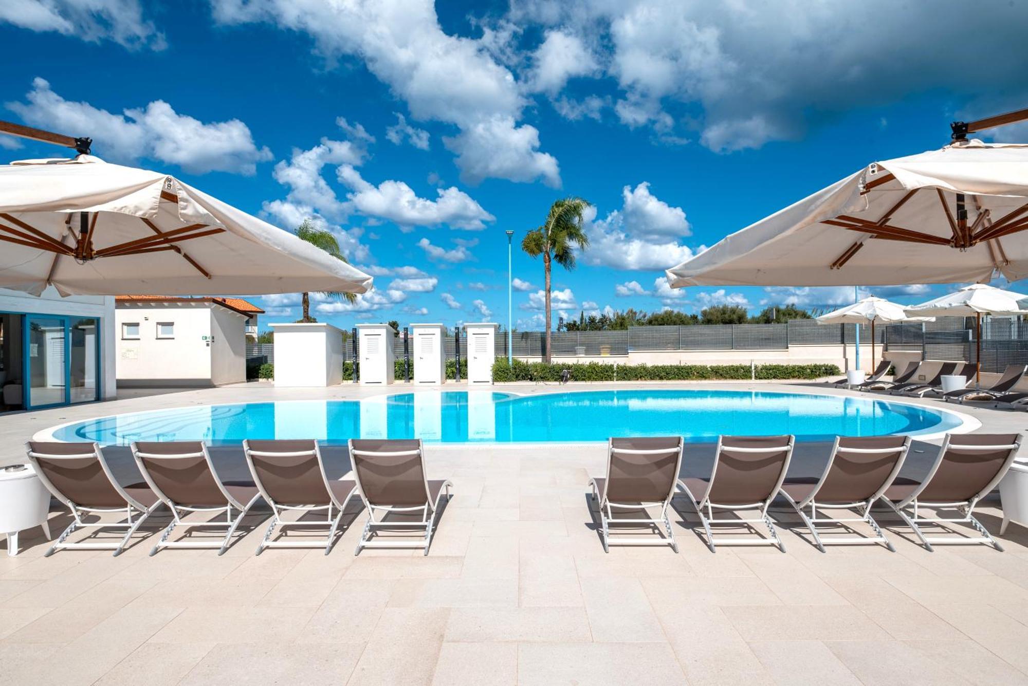 Icaro Residence Apartments With A Beautiful Pool Sant'Agata di Militello Exterior photo