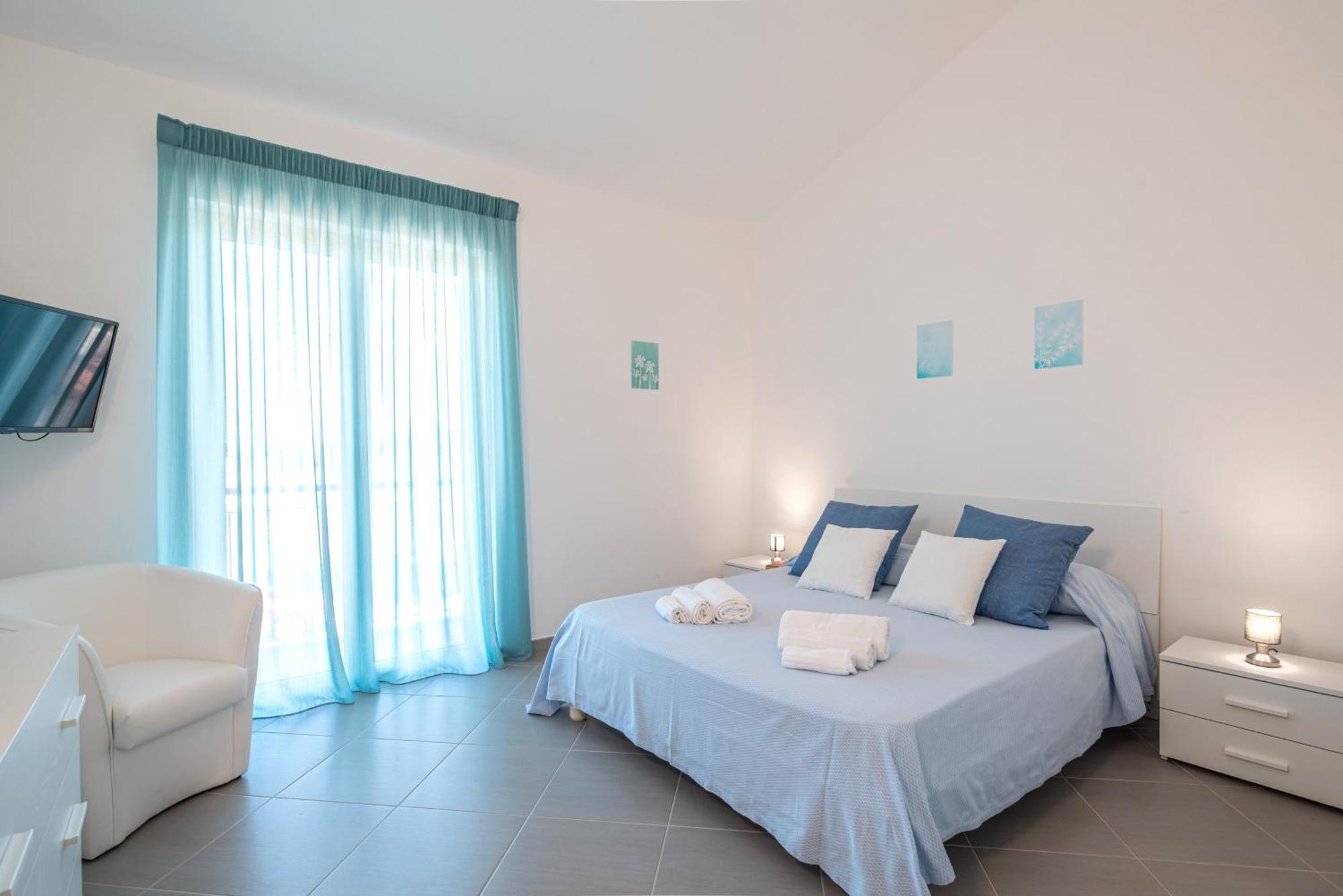 Icaro Residence Apartments With A Beautiful Pool Sant'Agata di Militello Exterior photo