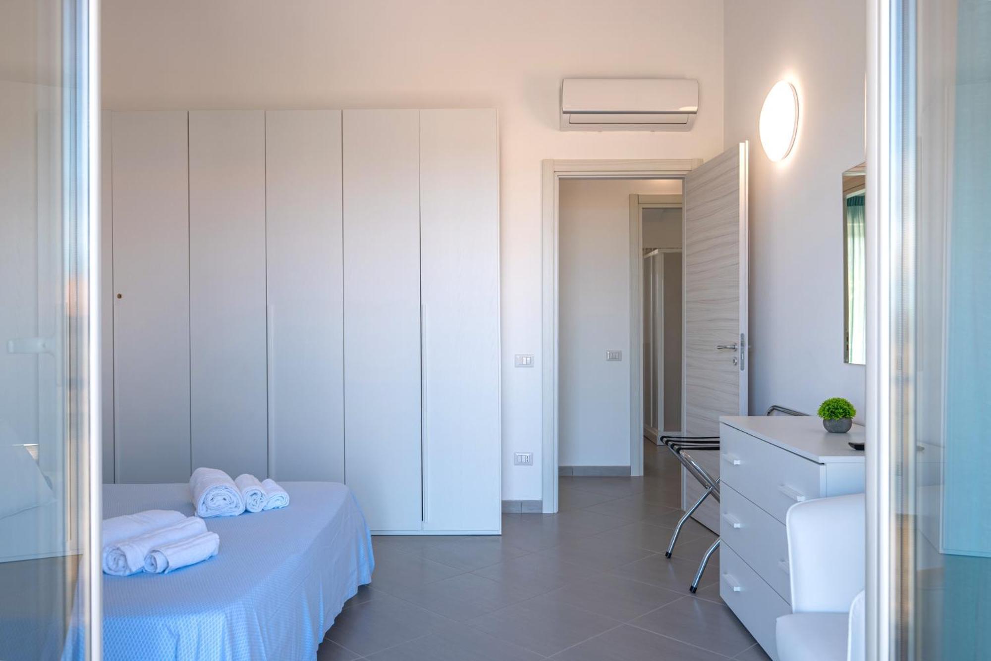 Icaro Residence Apartments With A Beautiful Pool Sant'Agata di Militello Exterior photo