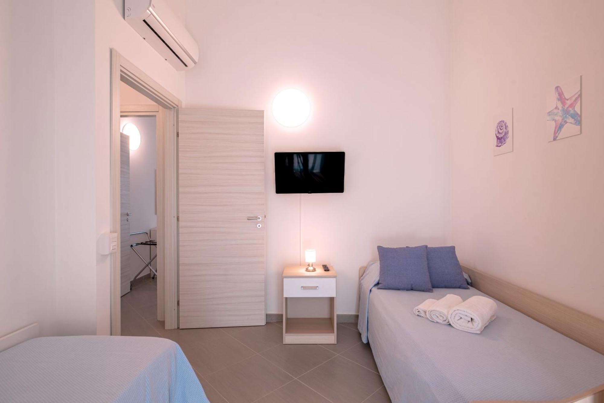 Icaro Residence Apartments With A Beautiful Pool Sant'Agata di Militello Exterior photo