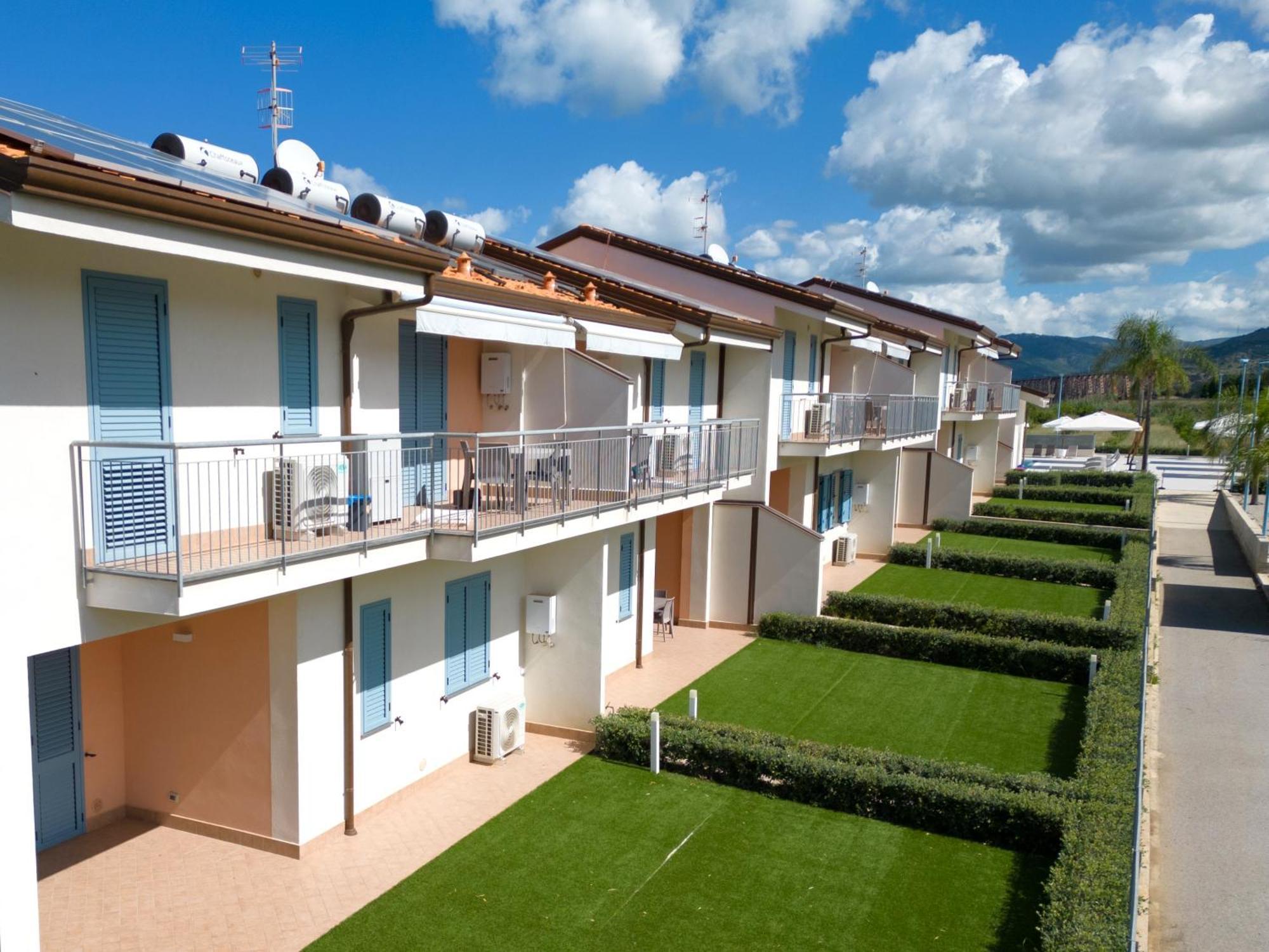 Icaro Residence Apartments With A Beautiful Pool Sant'Agata di Militello Exterior photo